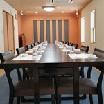 葵すし - 椅子とテーブルになりました、16名までの御宴会承ります。
