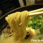 牛一 - 札幌塩ラーメン専門店牛一【鶏白湯塩らーめん】麺