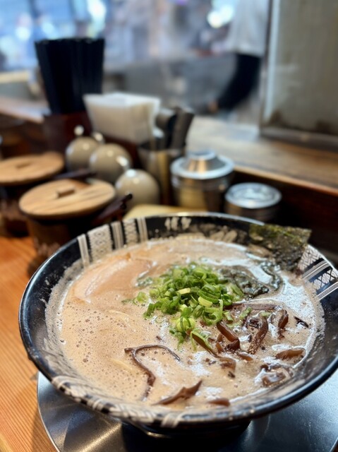 クリーミーな泡博多豚骨ラーメン』by yuripiyo_o : 博多一双 博多駅東
