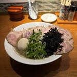 金沢濃厚煮干豚骨 伊乃心 - 