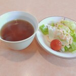 サイゼリヤ - ランチのスープとサラダ
