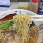 華壱 - 中細縮れ麺