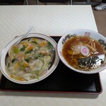 開平軒 - 中華丼と半ラーメン