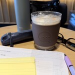 スターバックスコーヒー - ドリンク写真:手前がカフェミスト、奥のボトルにはアイスコーヒー