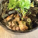 つけ麺本舗 辛部 - チャーシュー御飯のチャーシュー