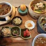 ホルモン×中華 小皿料理KAZU家 - ホルモン麻婆豆腐ランチ膳