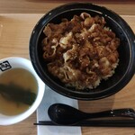牛角焼肉食堂 - 料理写真:豚カルビ丼+スープ