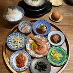 韓味一 朴邸 - 韓味一 朝邸(1,980円)
参鶏湯
韓国鉄鍋ご飯
パンチャン8種盛り
(カンジャウセウ付き)
生卵
【参鶏湯以外はお代わり自由】