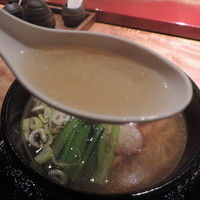 季の庭 神田店 - 大山どり塩そばのスープ