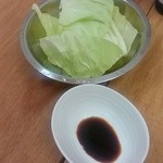 レモンビールと串カツの金ちゃん 行徳店 - お通しキャベツ