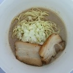 煮干乱舞 - 期間限定 極中華そば 650円　動物系は通常の1.5倍、煮干は２倍使用した特濃仕様。すごい濃いけど、白湯系の動物系と合わさりまろやかさもあってとことん深い究極の一杯。