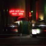 Kicchin Chiyoda - ディナー営業時の店舗外観です。ネオンが輝いております。