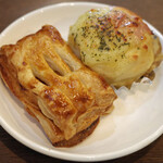 パスタ＆カフェ ピエール - ハムとチーズの惣菜パンとアップルパイ