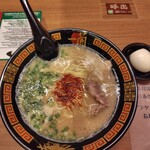 一蘭 - 料理写真:天然豚骨ラーメン＆半熟塩ゆでたまご