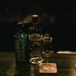 Gin Bar Bluemoon - ①ボンベイサファイアにカカオニブを漬け込み+ゴードン