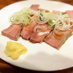 ジェイラブ＆スペシャルソース - 真空低温調理タン