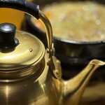 軽井沢ホルモン ゆきち - 当店自慢の黒豆マッコリをやかんで。