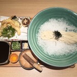 麺匠の心つくし つるとんたん - 天ざるのおうどん　1,930円