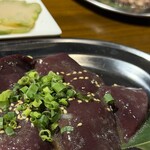 軽井沢ホルモン ゆきち - ダボス牛の塩だれのレバー。