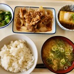 柏豊四季食堂 - 料理写真:ごはん中(250円) みそ汁(130円)