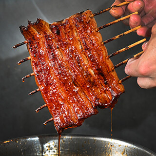 卸直営の強みで、鮮度抜群の鰻をリーズナブルに！肝焼きもご用意