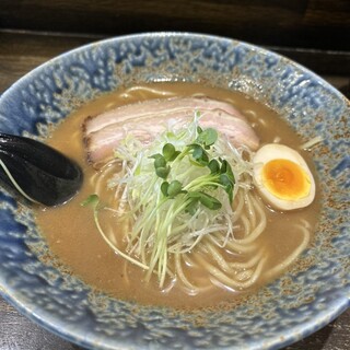 自己流ラーメン綿麺 - 料理写真:和風とんこつらーめん
1050円