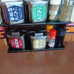 ラーメンショップ〇化 - 充実の調味料類