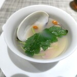 熱香森 - 蛤・鶏肉・三つ葉の薬膳風スープ