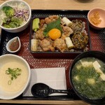 大戸屋 - 料理写真:定食鶏トロつくねの月見重
追加で五穀米大盛、あおさの味噌汁、とろろ