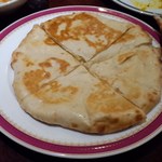 ハリマ・ケバブ・ビリヤニ - 2015.4.1。チーズナン1枚。