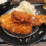 松のや - 料理写真:ロースカツ&大判唐揚げ定食（ご飯大盛り無料）クーポン利用で740円税込