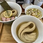 ユナイテッド ヌードル アメノオト - 麺＋200gで注文すると麺の丼ぶりが２つになります