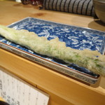 器楽亭 - グリーン・アスパラのフリット、トリュフ塩で