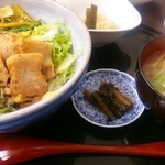 倉 - 信州米豚の角煮丼