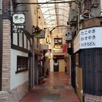 文司 - 突き当り２階にお店あります。