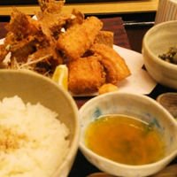 丸新 - 魚のアラ唐揚げ定食