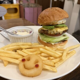 口コミ一覧 : バーガーズカフェビーチ ストーリー （Burger's Cafe