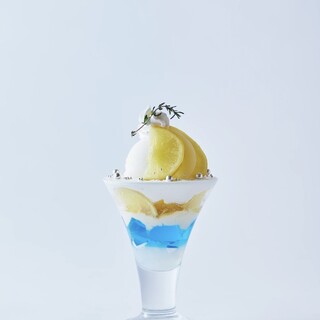 期間限定★夏香る塩レモンと桃のパフェ