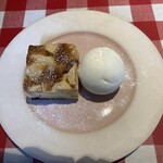 オステリア ランピ - りんごのスキャッチャータ　煮りんごのジューシーさと生地があう　ミルクジェラートも味わい深い