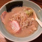 麺通 - らーめん（背油醤油） 半麺　こってりで 650円 