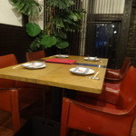 エンボカ - レザーの椅子が素敵