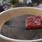 北新地 湯木 - 2015.3　石焼  宮崎牛サーロイン 椎茸 ペコロス 青唐