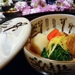 北新地 湯木 - 2015.3　焚き合わせ  春若芋 穴子 法蓮草 赤パプリカ 柚子