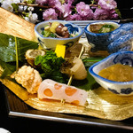 北新地 湯木 - 2015.3　座付膳  金竹皮敷八寸盛り込み