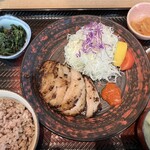 大戸屋 - 料理写真:豚トロみそ漬け炭火焼き定食、ほうれん草の胡麻和え