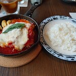 古民家カフェ KONOHANA - 料理写真:チキンソテートマトソース、チーズトッピング