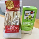 まいばすけっと - 料理写真:具だくさんコロッケ＆キーマカレーサンド、キッコーマン 調製豆乳