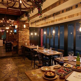 スペインの情緒溢れるおしゃれな店内。貸切・宴会も◎