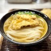 うどん 丸香 - 天ぷらは別皿で供されますが、こちらのツユに浸して味が完成するように作られているそう。
揚げたてのとり天からは、油の風味や鶏の味も滲み出てコクが増すし、とり天も衣がお出汁を吸って美味♪