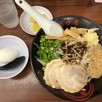 ラーメン魁力屋 - 料理写真:京都背脂醤油スタミナまぜそば（生卵別皿）